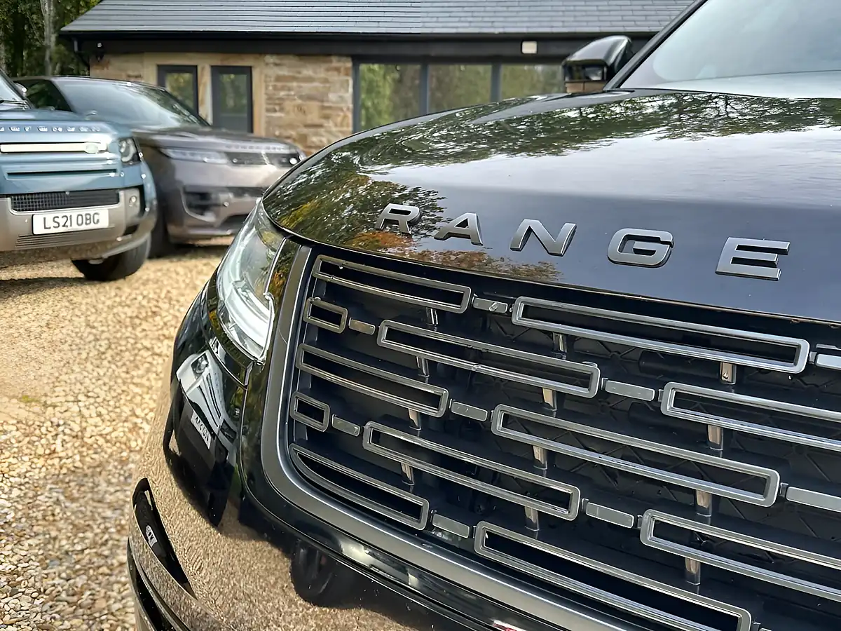 Used 2024 Land Rover Range Rover Velar Dynamic Se Santorini Black - Interior and Exterior details 5