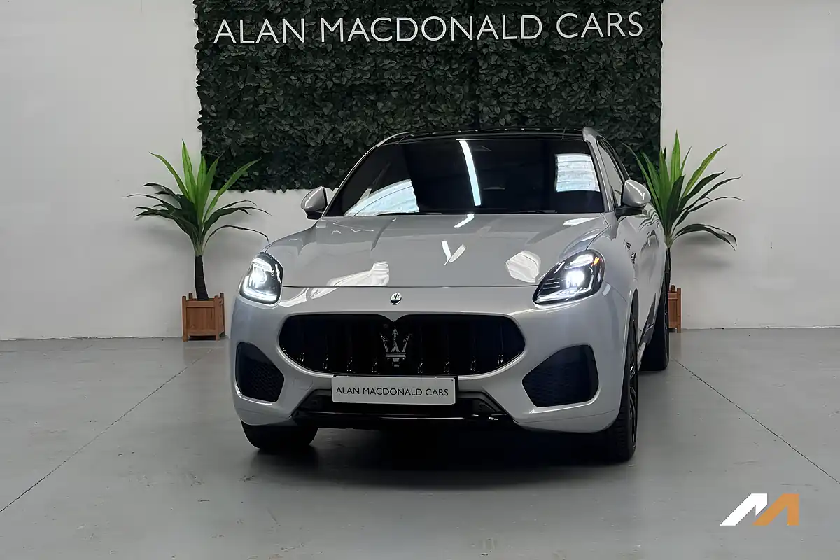 Used 2024 Maserati Grecale Modena White - Interior and Exterior details 7