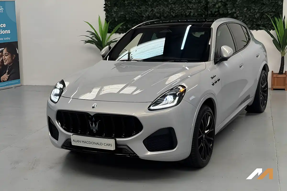 Used 2024 Maserati Grecale Modena White - Interior and Exterior details 8