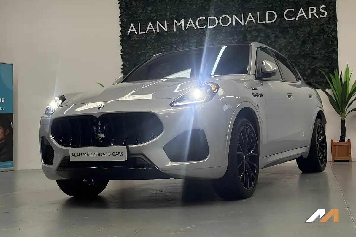 Used 2024 Maserati Grecale Modena White - Interior and Exterior details 9