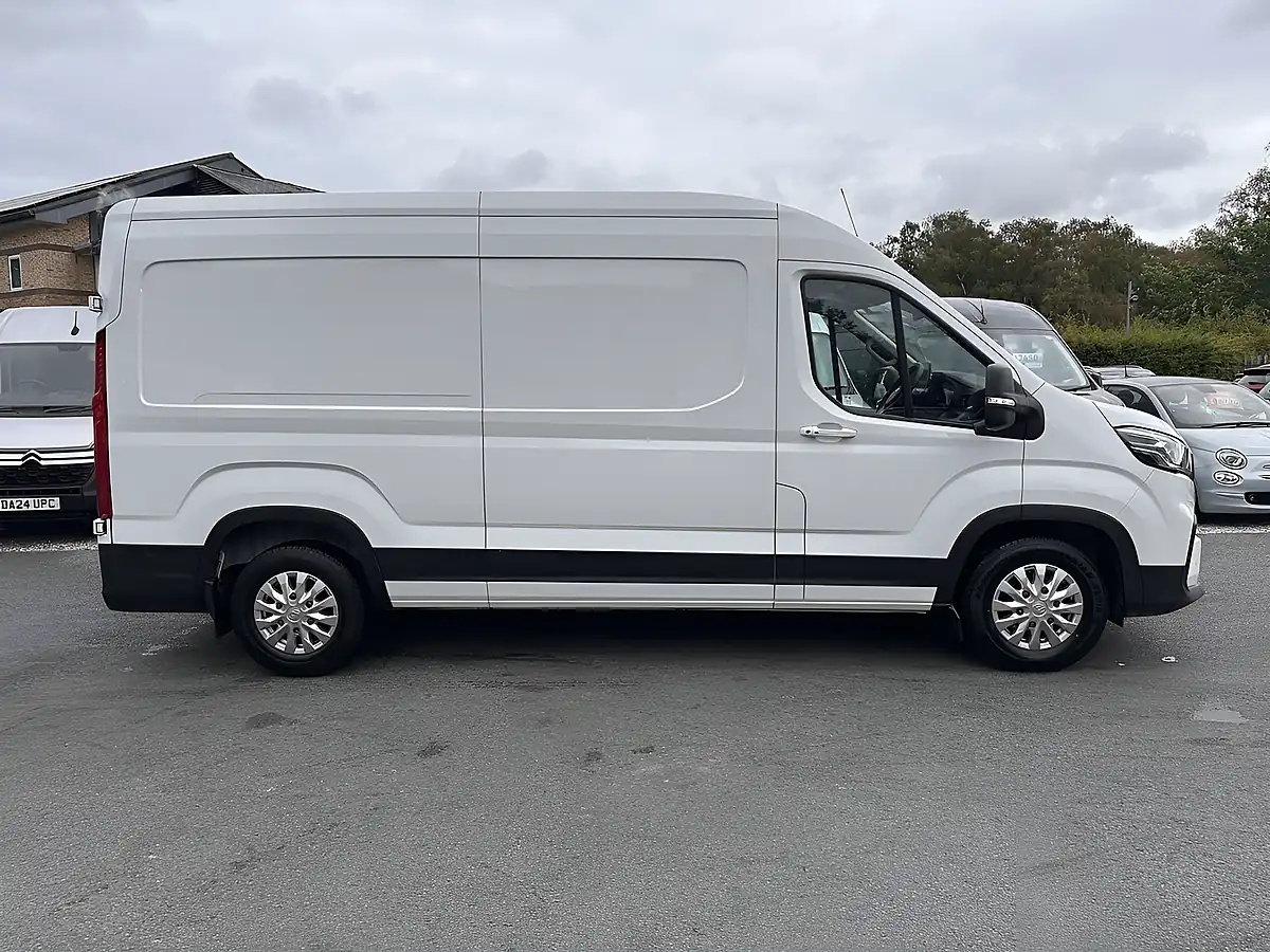 Used 2024 Maxus Deliver 9 Lux L3H2 White - Interior and Exterior details 8