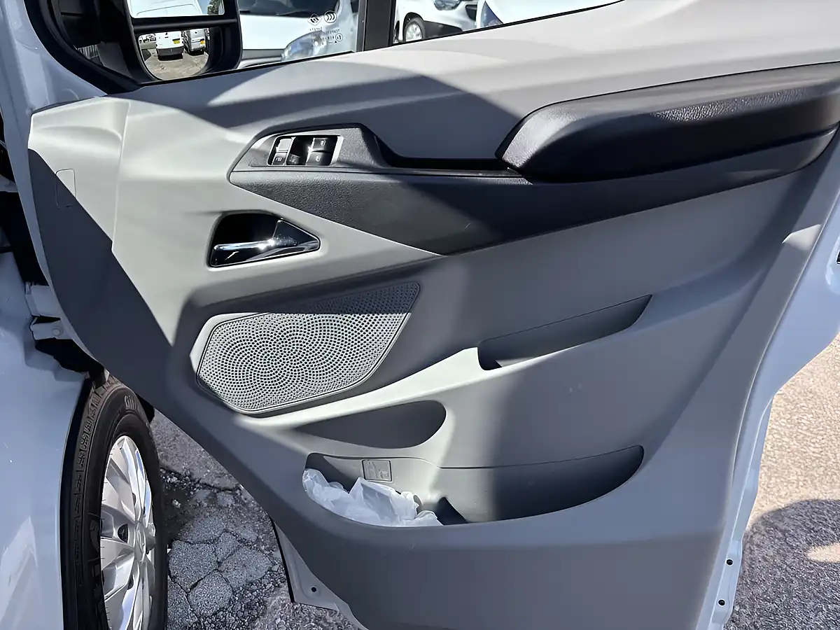 Used 2024 Maxus Deliver 9 Lux White - Interior and Exterior details 13