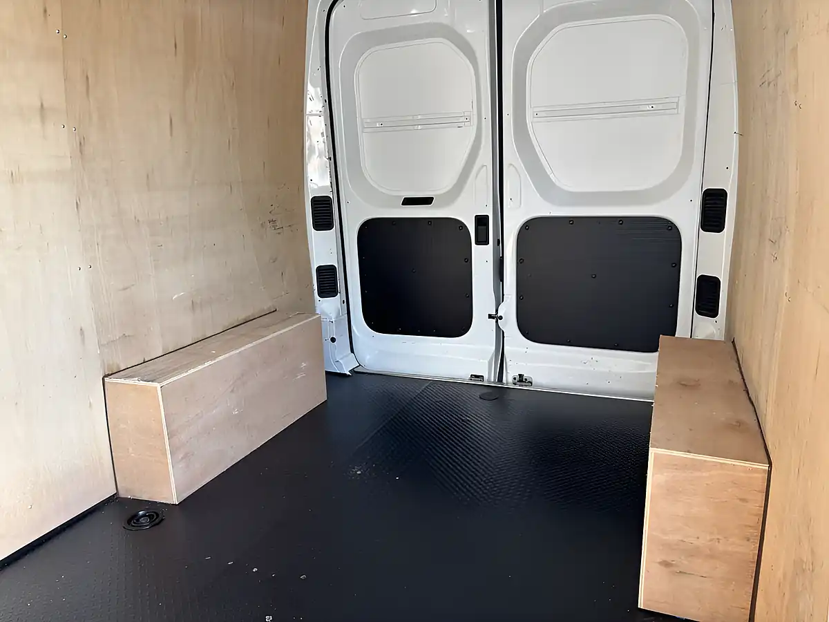 Used 2024 Maxus Deliver 9 Lux White - Interior and Exterior details 16