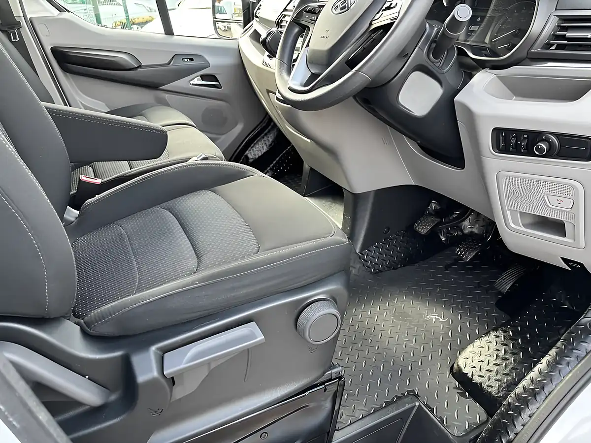 Used 2024 Maxus Deliver 9 Lux White - Interior and Exterior details 12