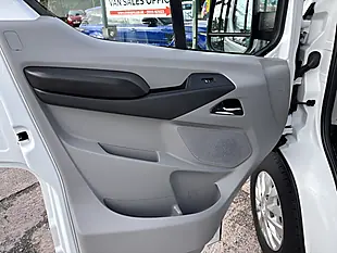 Used 2024 Maxus Deliver 9 Lux White - Interior and Exterior details 17