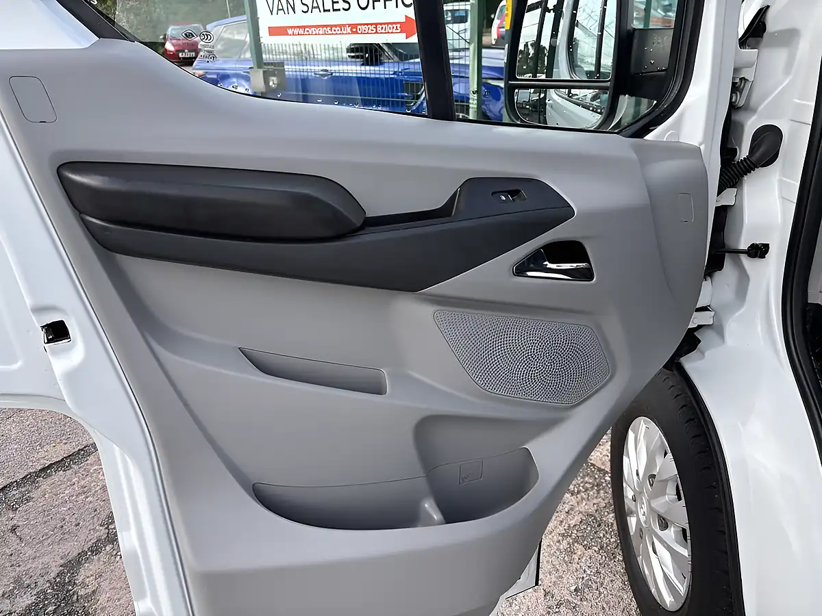 Used 2024 Maxus Deliver 9 Lux White - Interior and Exterior details 17