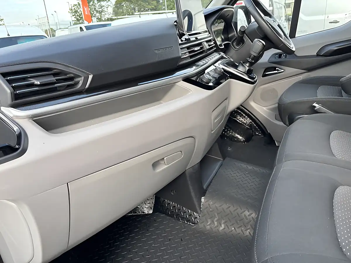 Used 2024 Maxus Deliver 9 Lux White - Interior and Exterior details 18