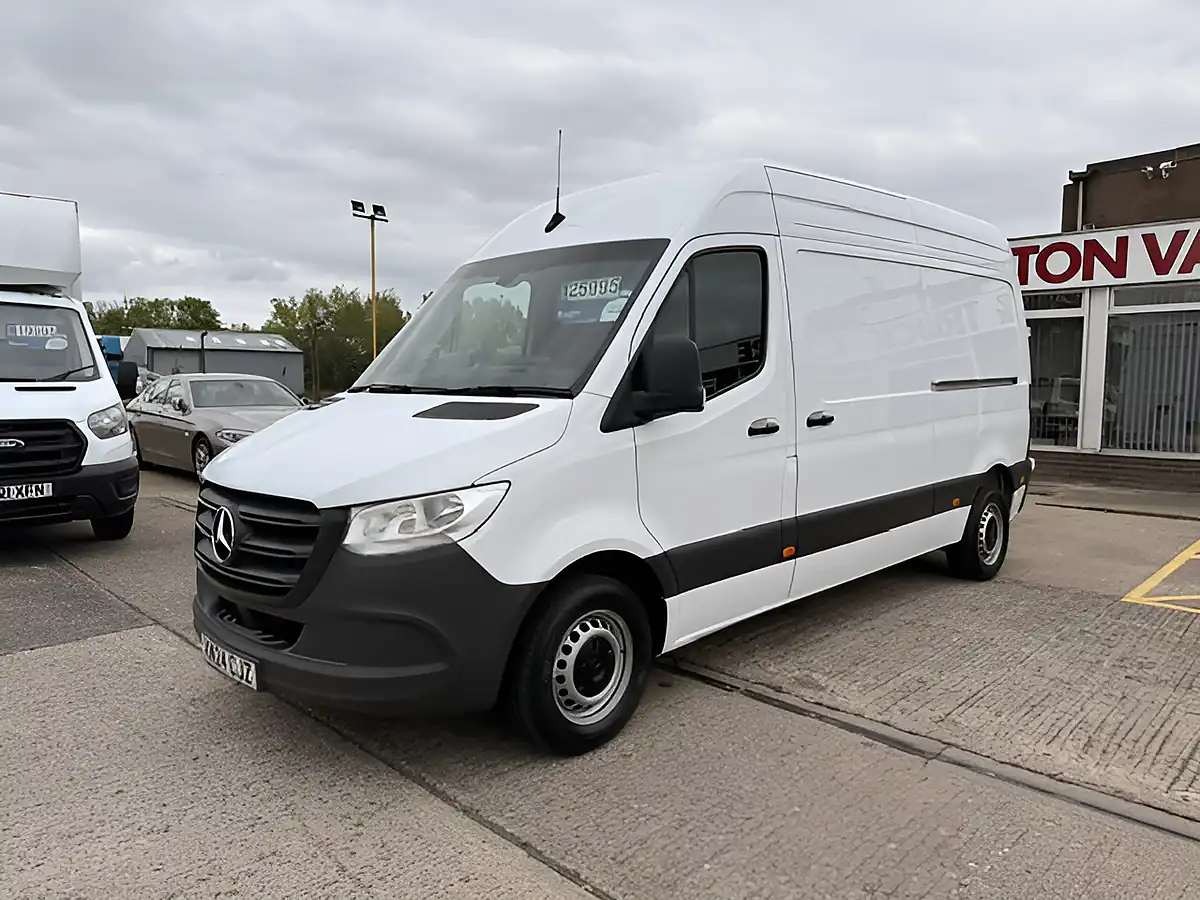 Used 2024 Mercedes-Benz Sprinter 315 Premium White - Interior and Exterior details 12