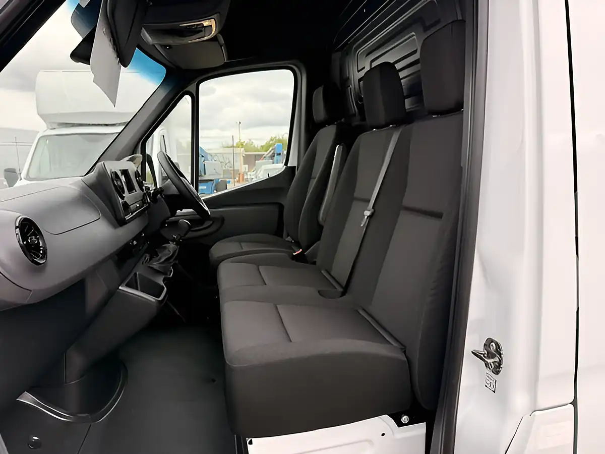 Used 2024 Mercedes-Benz Sprinter 315 Premium White - Interior and Exterior details 14