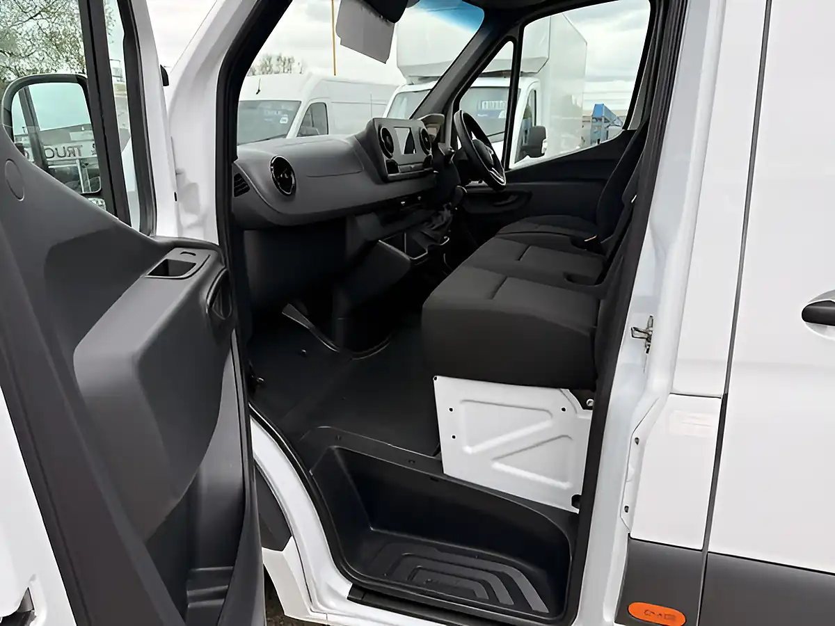 Used 2024 Mercedes-Benz Sprinter 315 Premium White - Interior and Exterior details 15