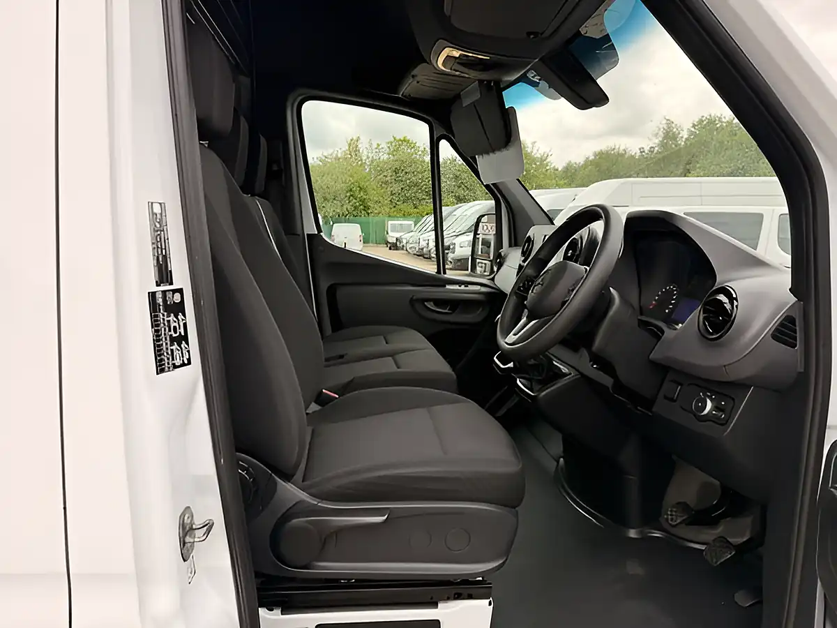 Used 2024 Mercedes-Benz Sprinter 315 Premium White - Interior and Exterior details 17