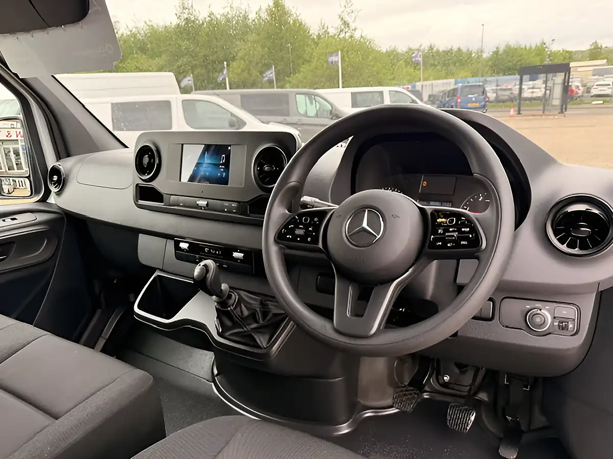 Used 2024 Mercedes-Benz Sprinter 315 Premium White - Interior and Exterior details 18
