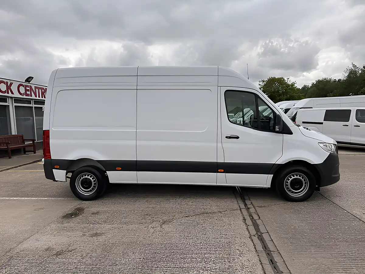 Used 2024 Mercedes-Benz Sprinter 315 Premium White - Interior and Exterior details 2