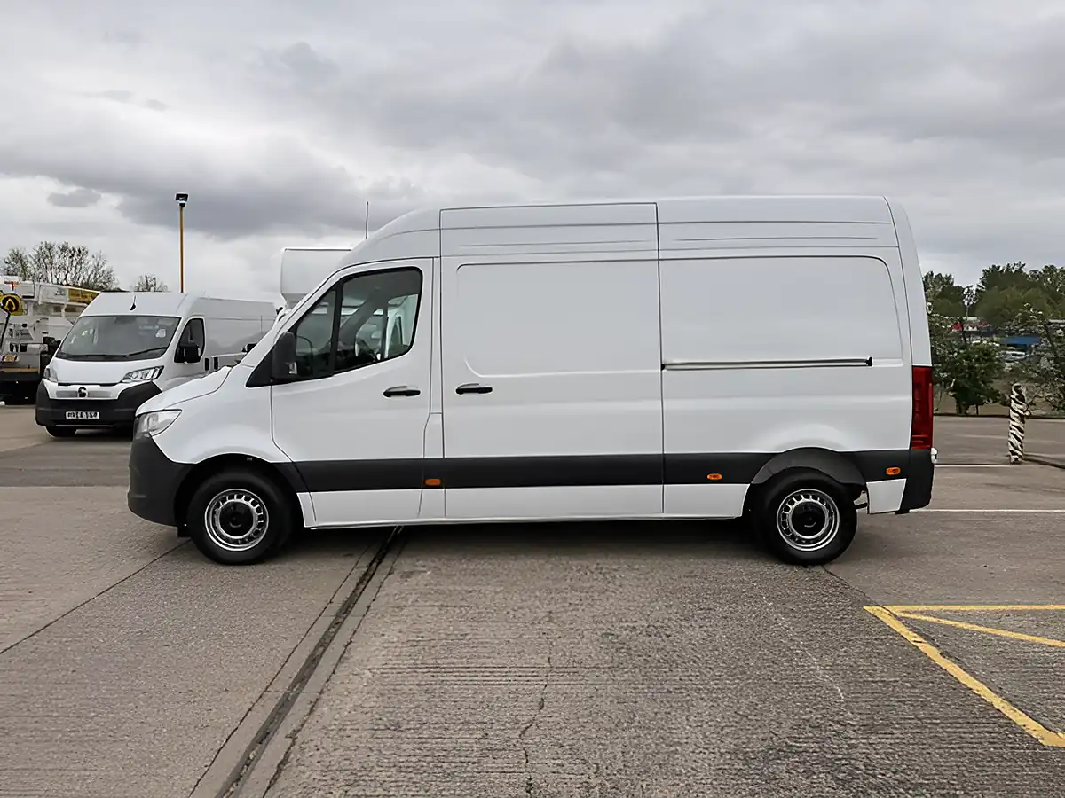 Used 2024 Mercedes-Benz Sprinter 315 Premium White - Interior and Exterior details 8