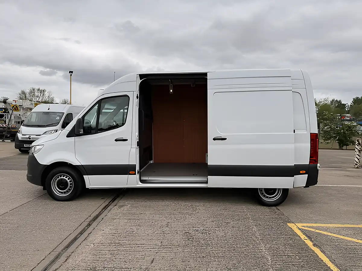 Used 2024 Mercedes-Benz Sprinter 315 Premium White - Interior and Exterior details 9