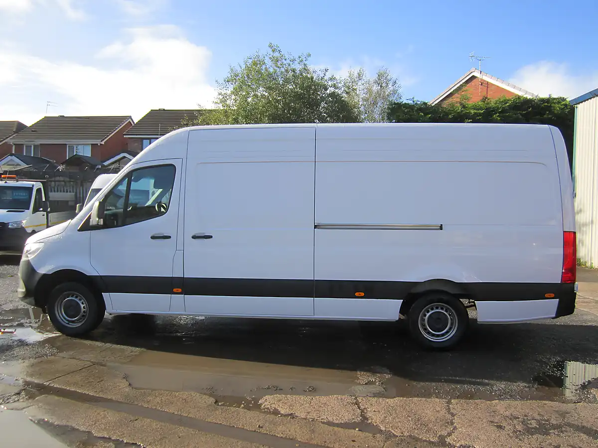Used 2024 Mercedes-Benz Sprinter Progressive White - Interior and Exterior details 4