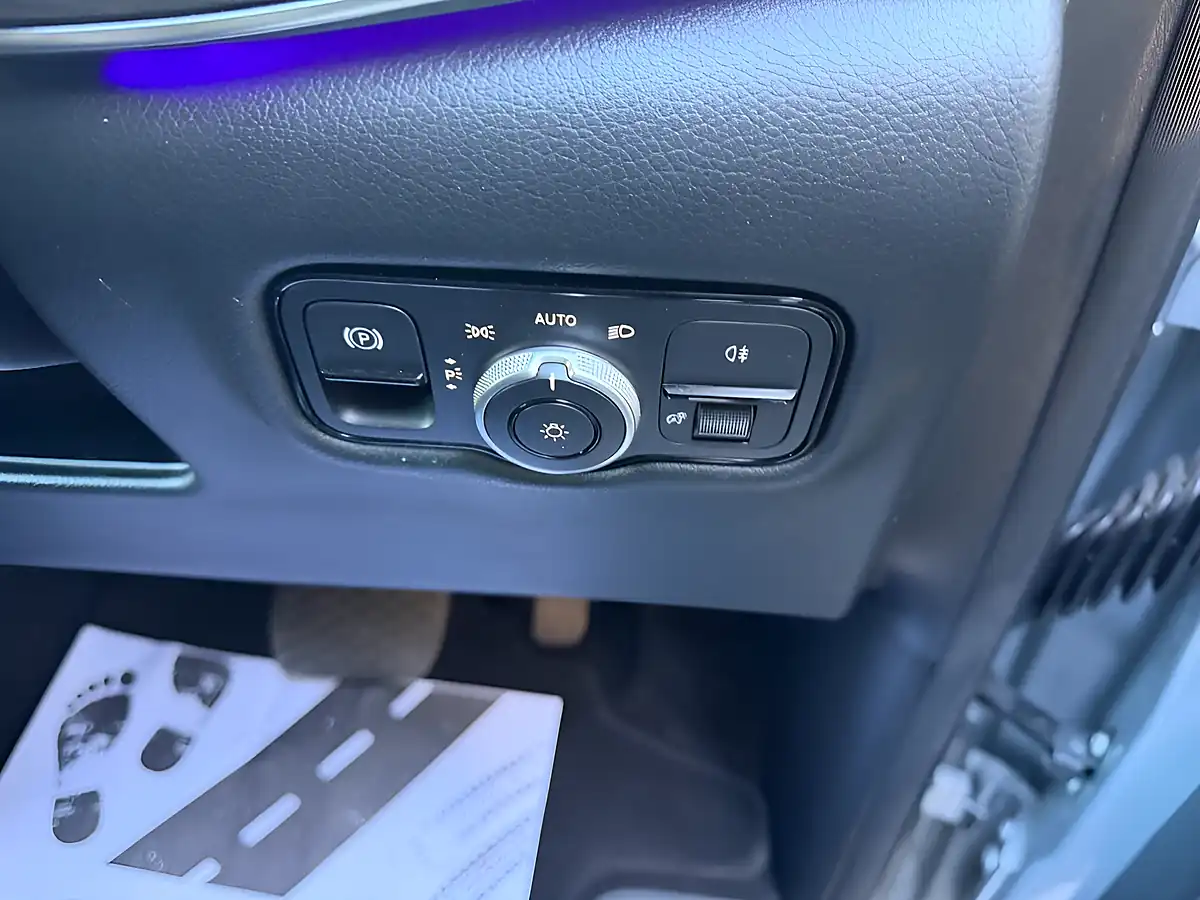 Used 2024 Mercedes-Benz V Class Premium Silver - Interior and Exterior details 17
