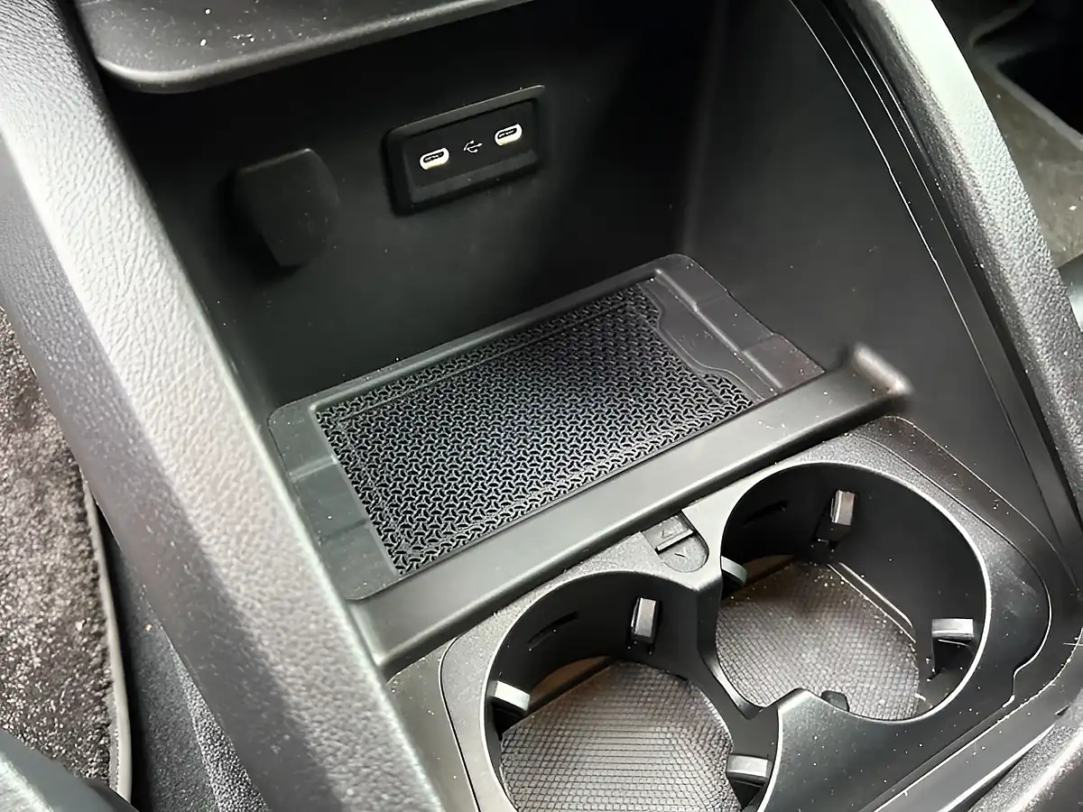 Used 2024 Mercedes-Benz V Class Sport Obsidian Black - Interior and Exterior details 12
