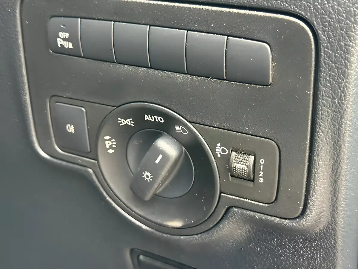 Used 2024 Mercedes-Benz Vito Select Tourer Silver - Interior and Exterior details 11