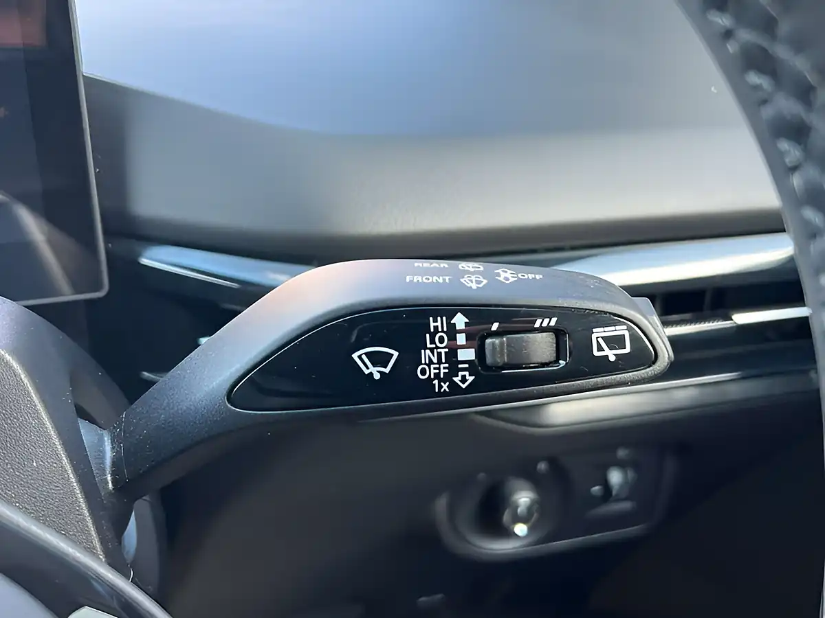 Used 2024 MG 4 Se Black Pearl - Interior and Exterior details 11