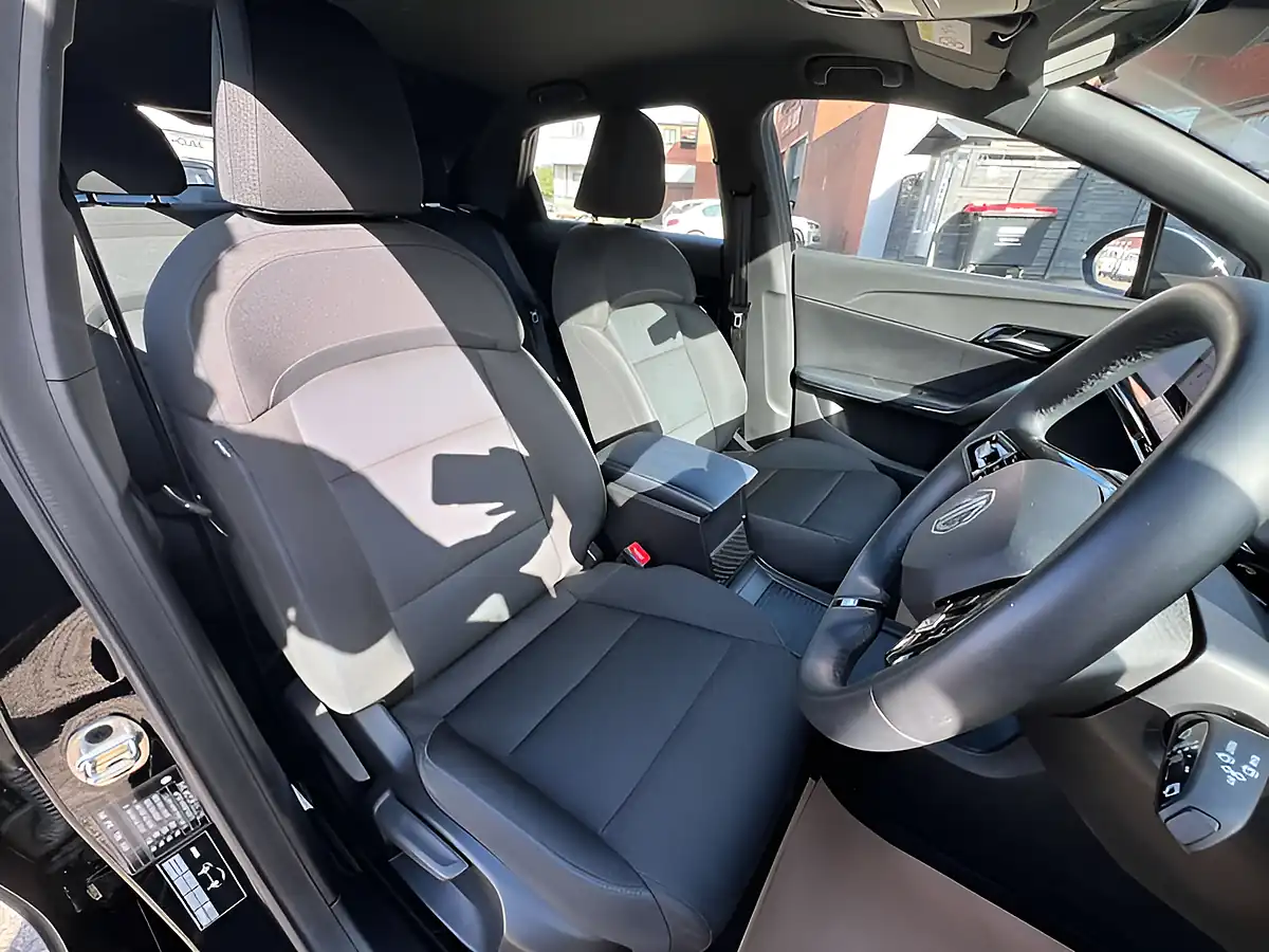 Used 2024 MG 4 Se Black Pearl - Interior and Exterior details 8