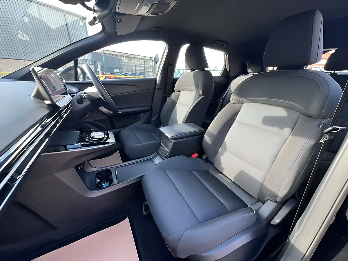 Used 2024 MG 4 Se Black Pearl - Interior and Exterior details 9