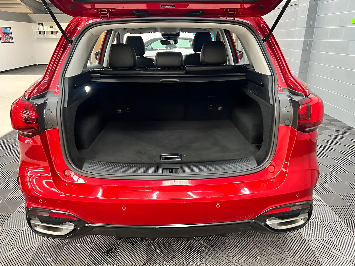 Used 2024 MG HS Se Red - Interior and Exterior details 13