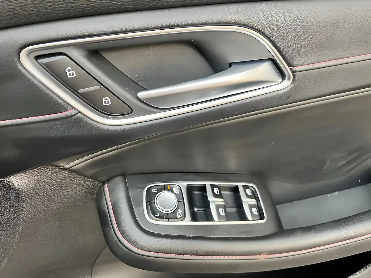 Used 2024 MG HS Se Red - Interior and Exterior details 15