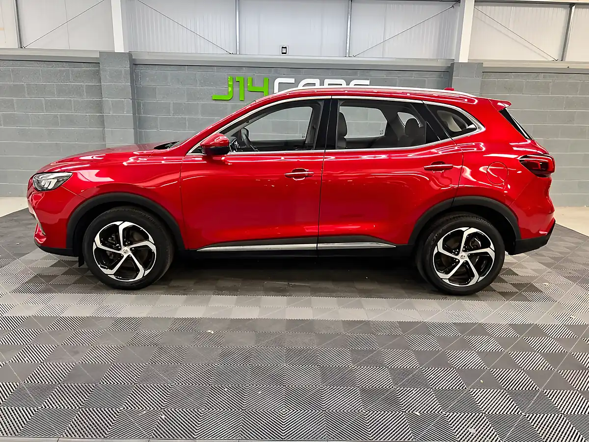 Used 2024 MG HS Se Red - Interior and Exterior details 3