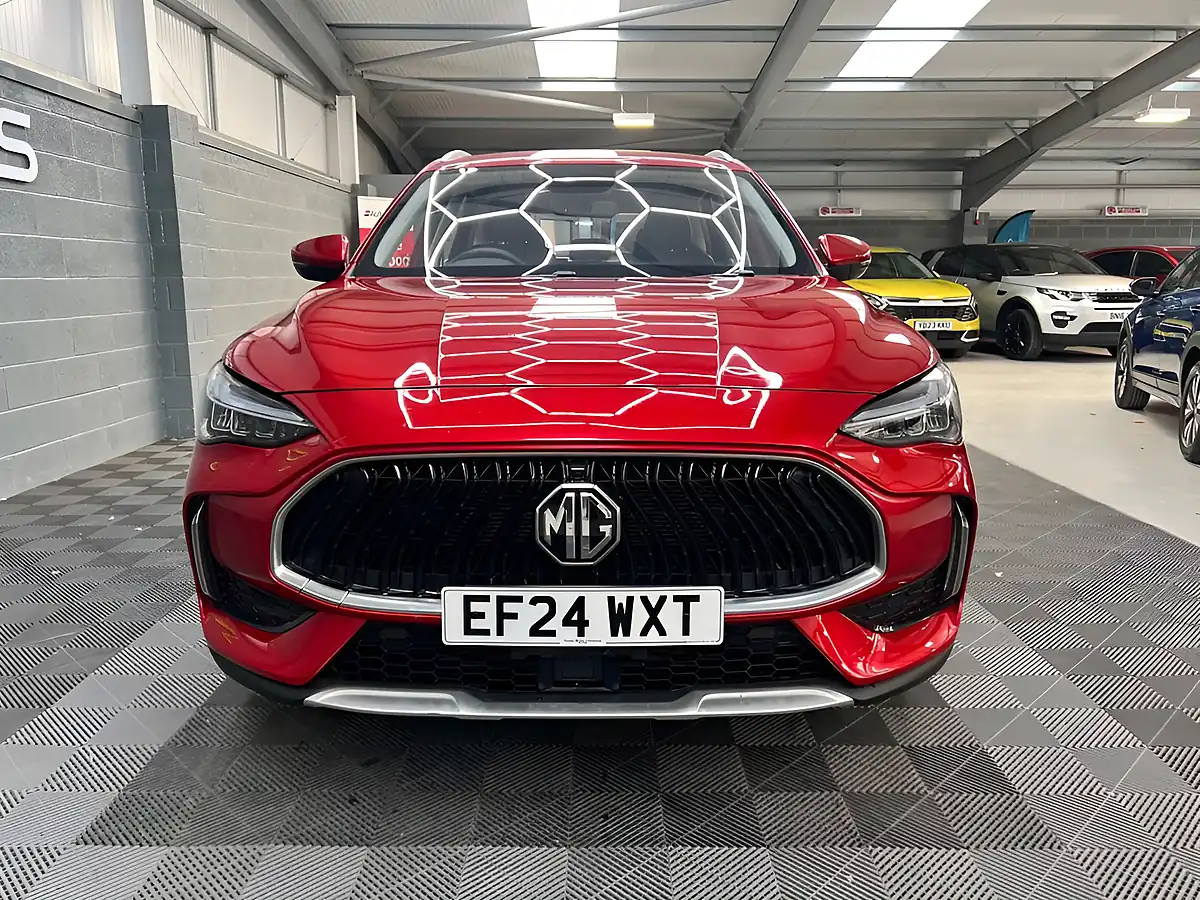 Used 2024 MG HS Se Red - Interior and Exterior details 4