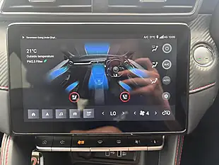 Used 2024 MG MG Zs Trophy Connect Long Range Silver - Interior and Exterior details 13