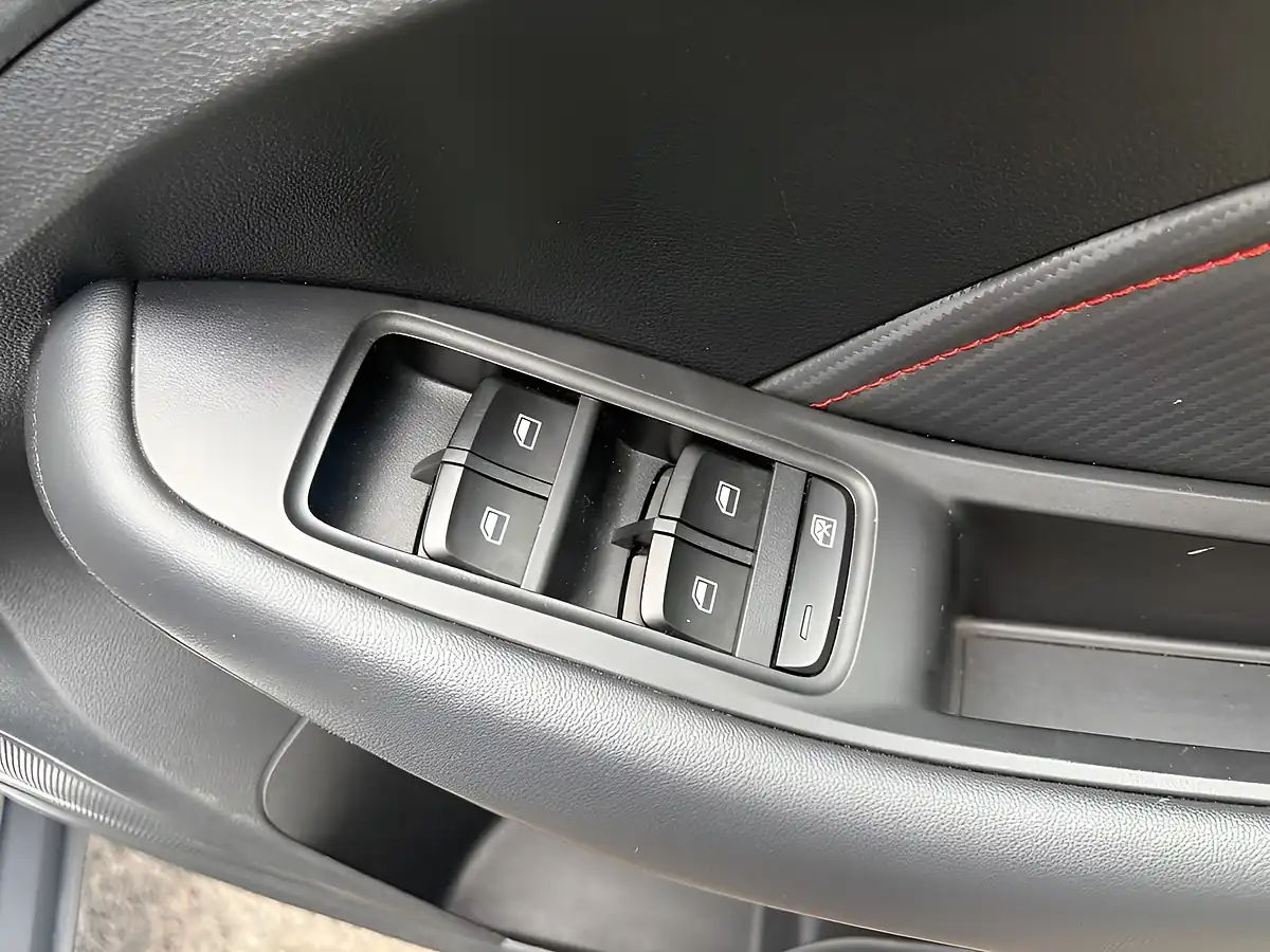 Used 2024 MG MG Zs Trophy Connect Long Range Silver - Interior and Exterior details 18