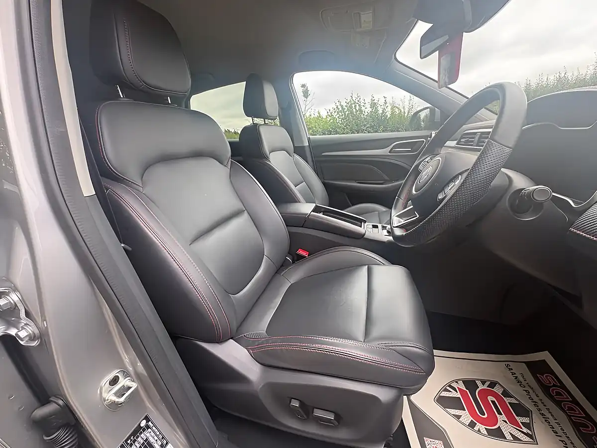 Used 2024 MG MG Zs Trophy Connect Long Range Silver - Interior and Exterior details 9