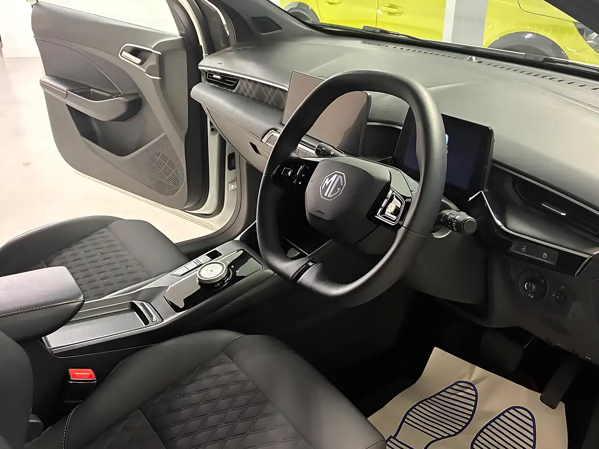Used 2024 MG MG3 Trophy White - Interior and Exterior details 11