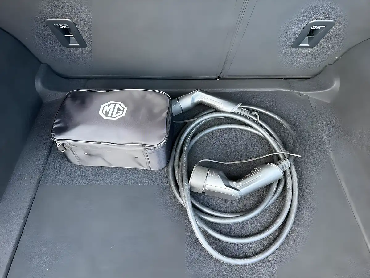 Used 2024 MG Mg4 Se Blue - Interior and Exterior details 12