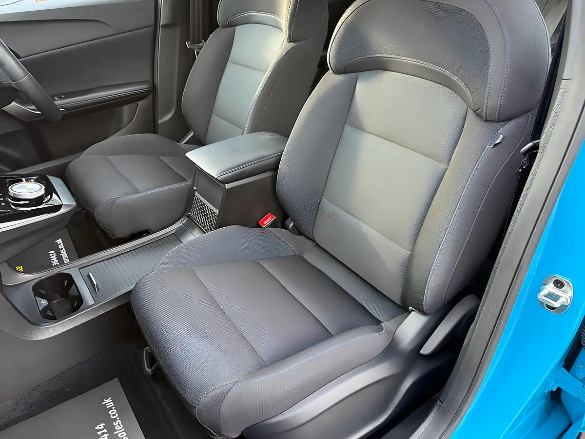 Used 2024 MG Mg4 Se Blue - Interior and Exterior details 17
