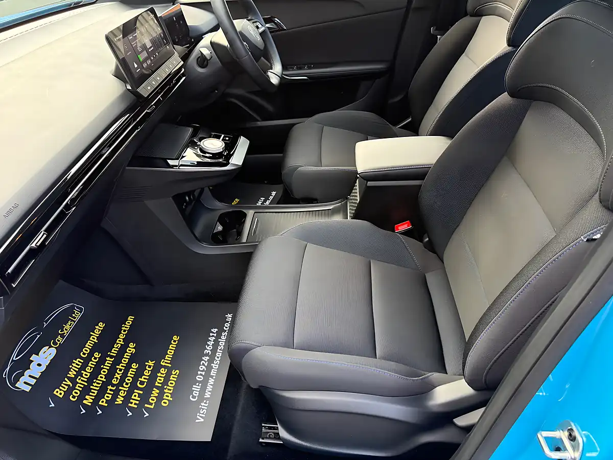 Used 2024 MG Mg4 Se Blue - Interior and Exterior details 18