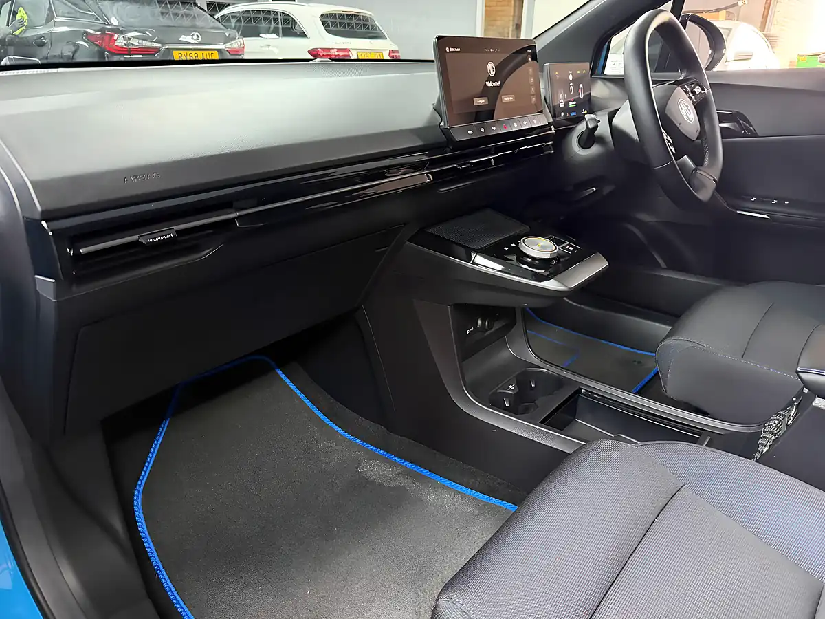 Used 2024 MG Mg4 Se Brighton Blue - Interior and Exterior details 11