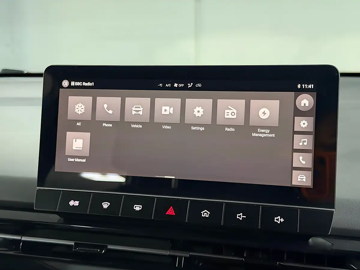 Used 2024 MG Mg4 Se Brighton Blue - Interior and Exterior details 16