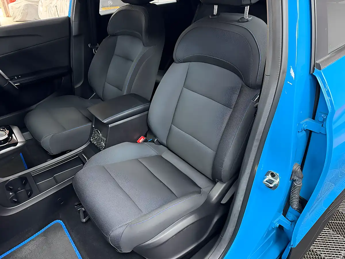 Used 2024 MG Mg4 Se Brighton Blue - Interior and Exterior details 18