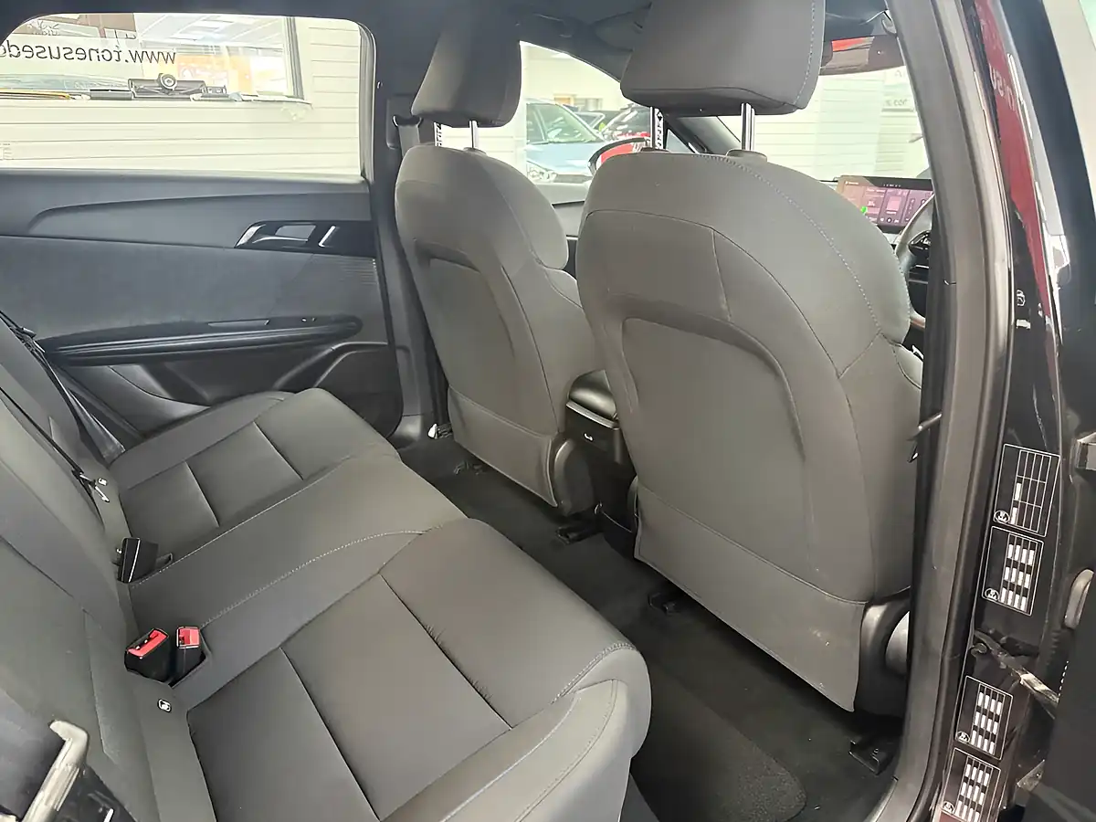 Used 2024 MG MG4 Se Long Range Black - Interior and Exterior details 4