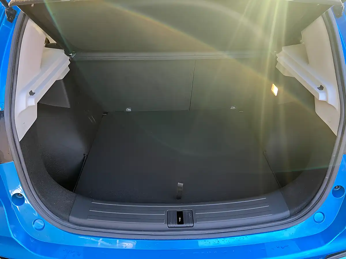 Used 2024 MG Zs Trophy Blue - Interior and Exterior details 13