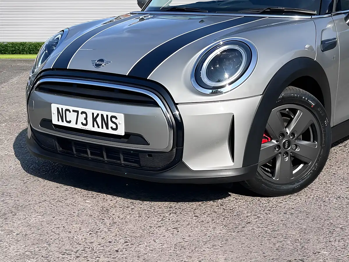 Used 2024 MINI Cooper Cooper Classic Melting Silver - Interior and Exterior details 10