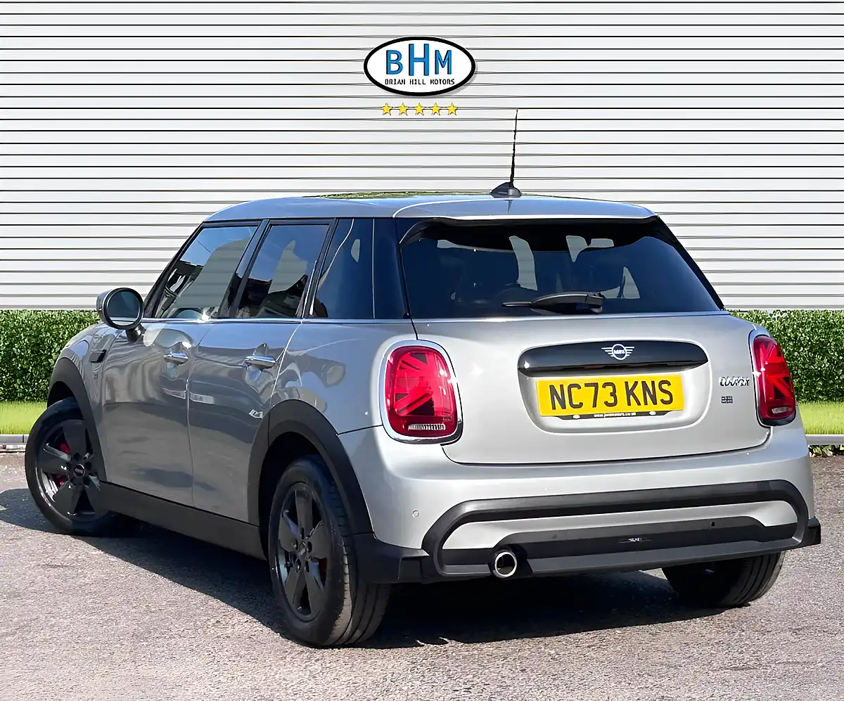 Used 2024 MINI Cooper Cooper Classic Melting Silver - Interior and Exterior details 11