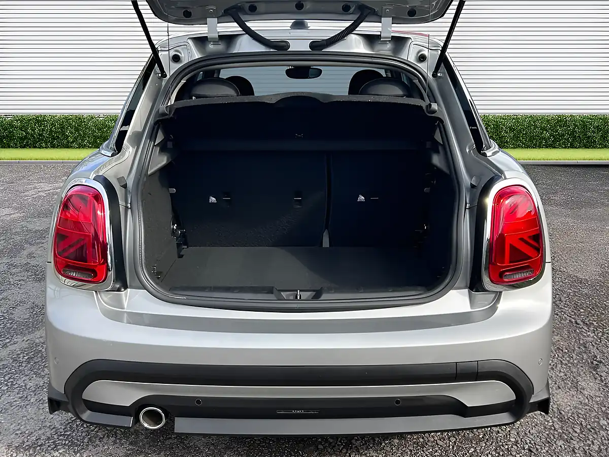 Used 2024 MINI Cooper Cooper Classic Melting Silver - Interior and Exterior details 12