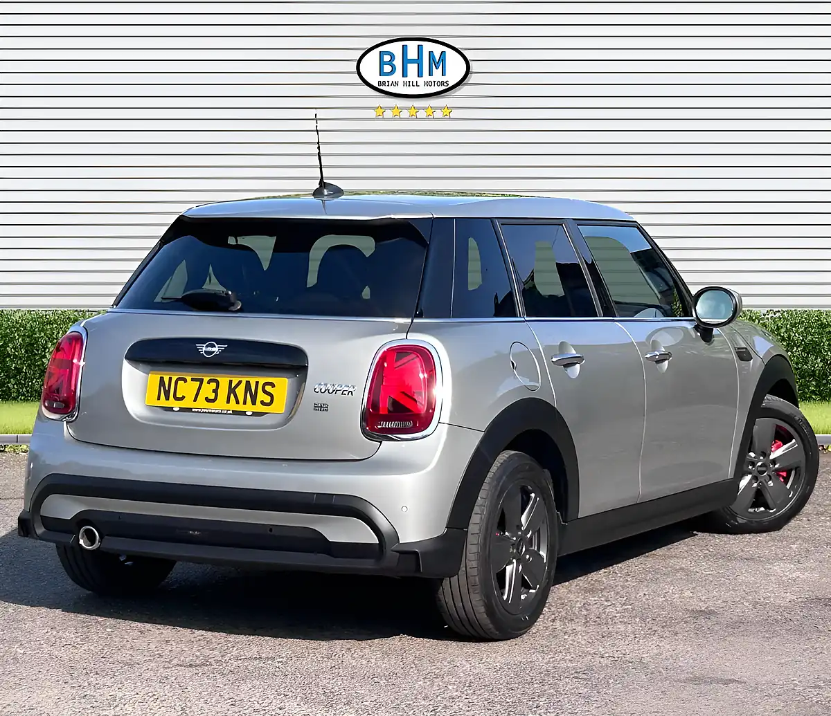 Used 2024 MINI Cooper Cooper Classic Melting Silver - Interior and Exterior details 13