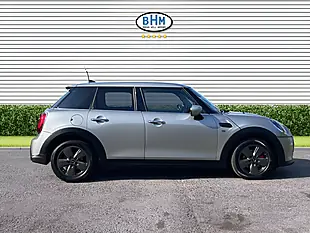 Used 2024 MINI Cooper Cooper Classic Melting Silver - Interior and Exterior details 2