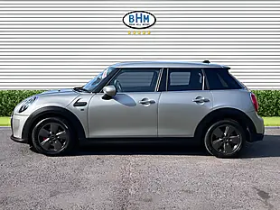 Used 2024 MINI Cooper Cooper Classic Melting Silver - Interior and Exterior details 9