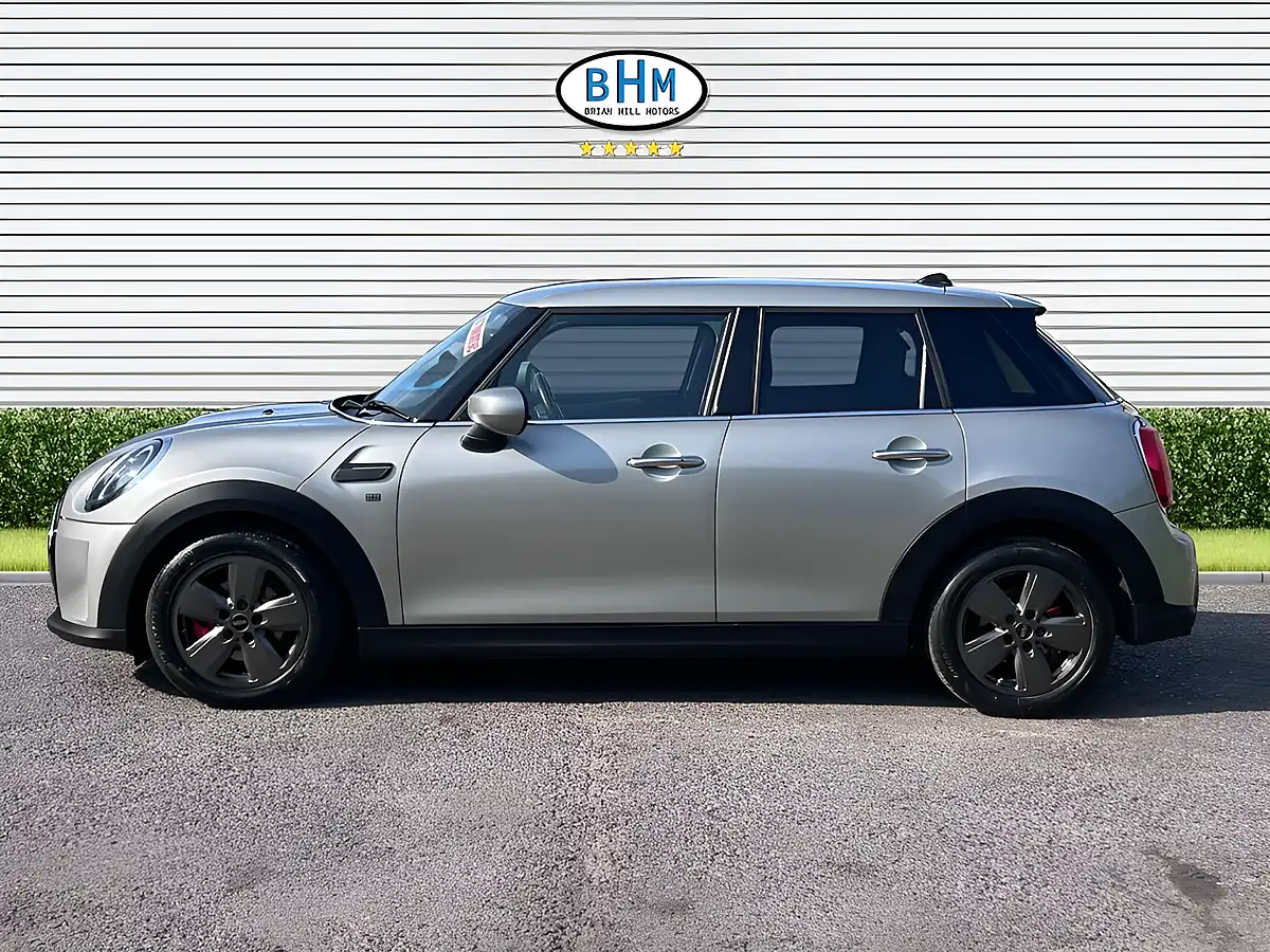 Used 2024 MINI Cooper Cooper Classic Melting Silver - Interior and Exterior details 9