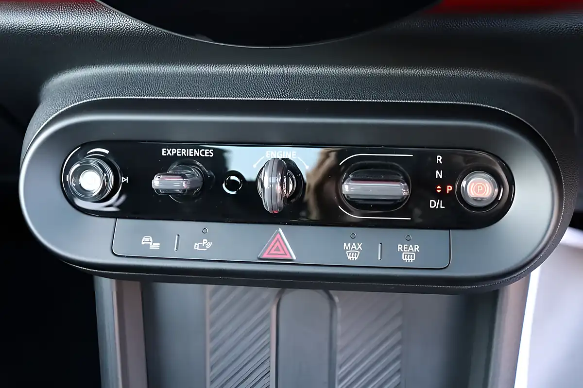 Used 2024 MINI Cooper Exclusive Nanuq White - Interior and Exterior details 15